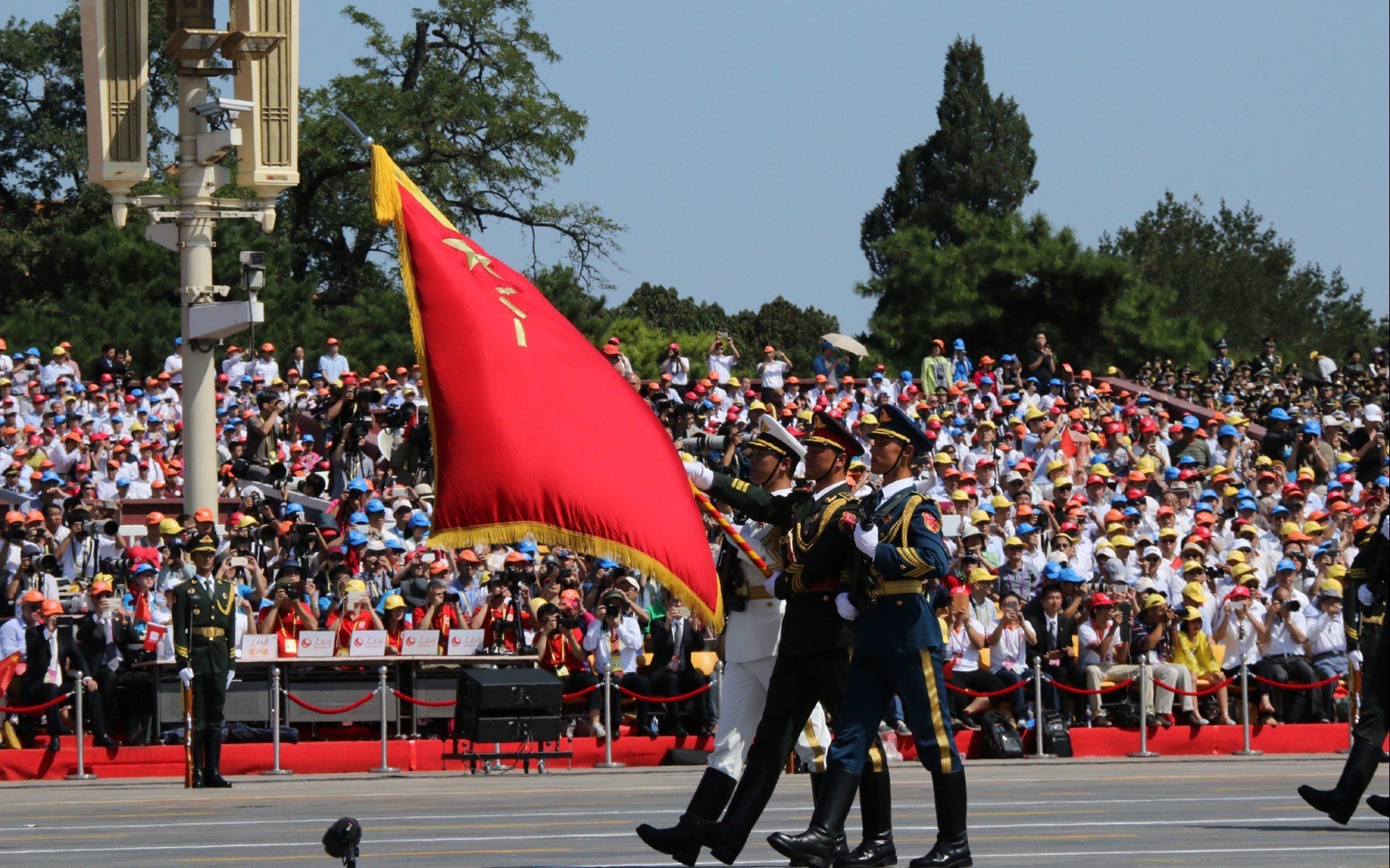 勒沃库森阵地战传控打法稳定推进,勒沃库森阵型
